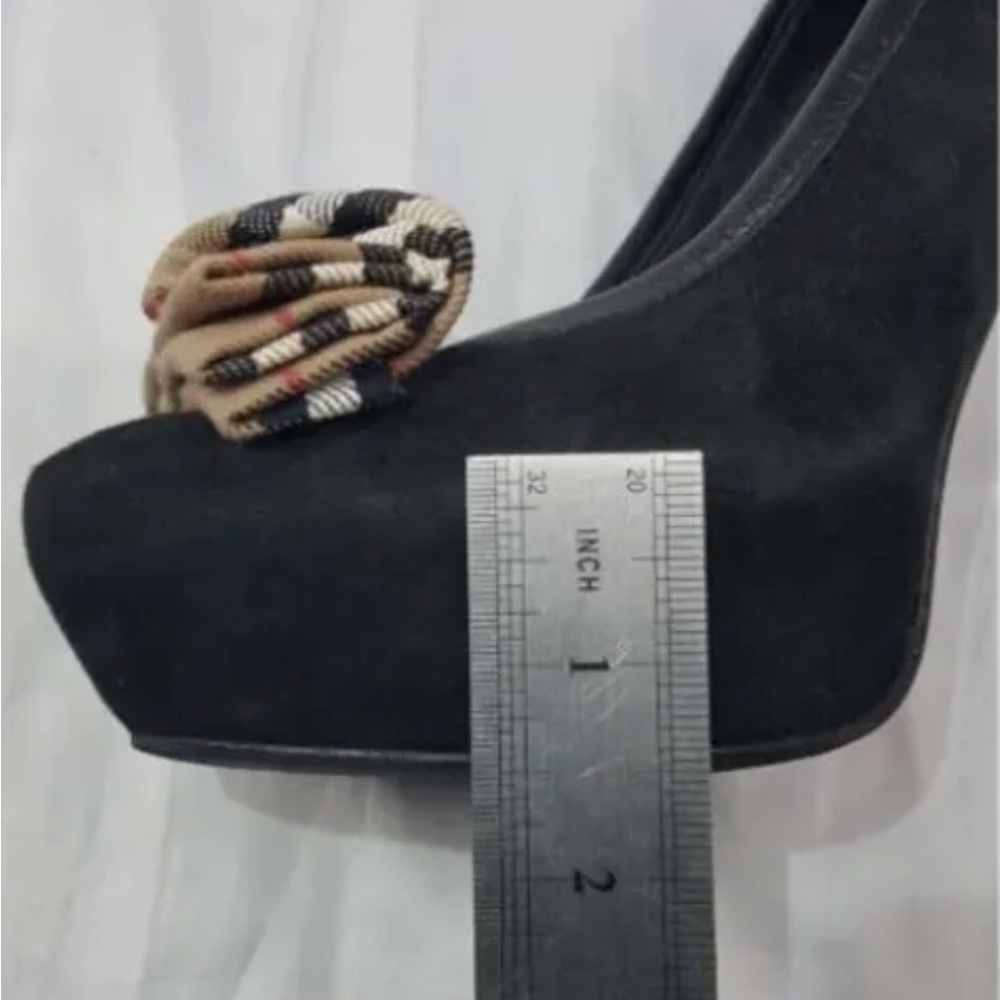 Burberry Women's Black Vintage Classy Check Pumps high heels Leather - Picture 11 of 12